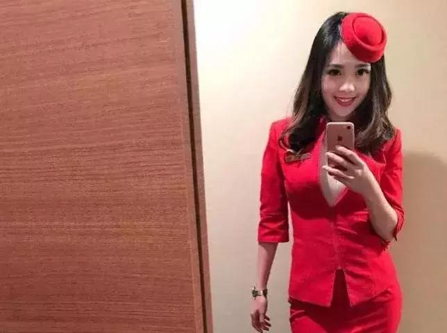 馬來(lái)西亞空姐飛行途中跳舞引爭(zhēng)議馬來(lái)西亞空姐飛行途中跳舞，引發(fā)爭(zhēng)議與深度思考