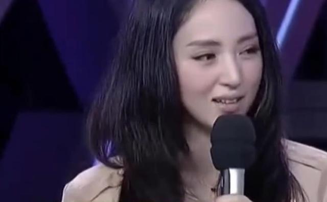 董璇說這次婚姻要把丑話說在前董璇在談及婚姻時表示要把丑話說在前，這可能意味著她在面對婚姻時持有一種坦誠和直率的態(tài)度，愿意在事先明確一些不太愉快或棘手的問題，以避免未來可能出現(xiàn)的不必要的矛盾和沖突。