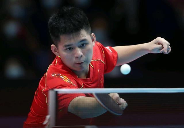 樊振東19分鐘速勝被對手教練要合影樊振東的賽場風(fēng)采，19分鐘速勝驚艷全場，對手教練主動要求合影