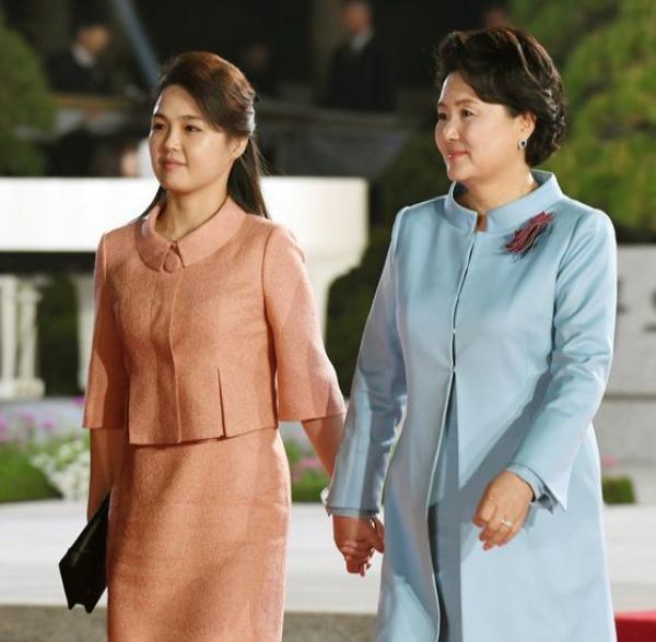 韓國(guó)前第一夫人被拍到坐輪椅就醫(yī)韓國(guó)前第一夫人被拍到坐輪椅就醫(yī)，深度探討與健康議題