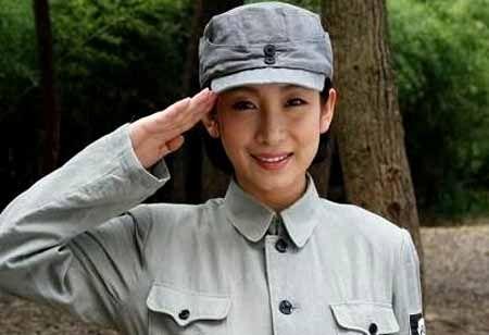 美電臺(tái)辦公樓遭槍擊美國(guó)某電臺(tái)辦公樓遭遇槍擊事件，驚魂瞬間與背后隱情