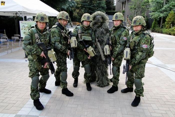 印空軍裝備印度空軍擁有多種先進(jìn)的武器裝備，包括戰(zhàn)斗機(jī)、攻擊機(jī)、運(yùn)輸機(jī)、預(yù)警機(jī)、教練機(jī)等各類機(jī)型。以下是一些印度空軍的主要裝備