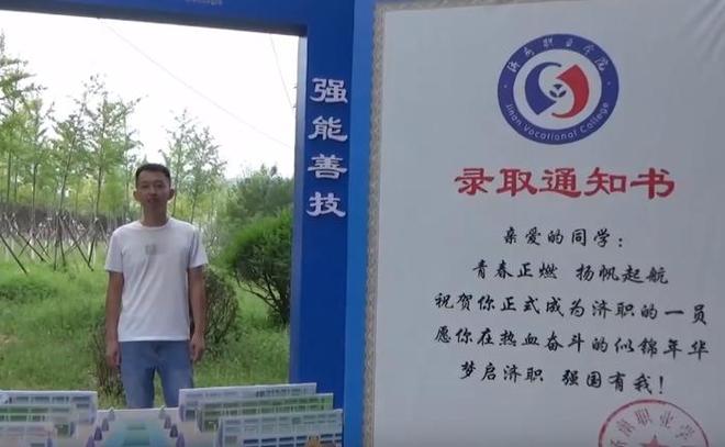 58歲大一新生報到近日，一位58歲的大一新生引發(fā)了廣泛關(guān)注。這位年齡并不年輕的學(xué)子，用自己的實際行動證明了年齡并不是追求知識和夢想的障礙。