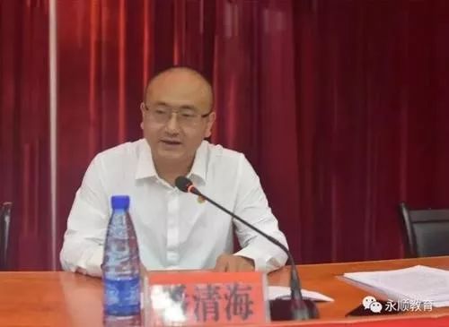 男子發(fā)朋友圈談教體局局長被免職男子發(fā)朋友圈談?wù)摻腆w局局長被免職事件，一場關(guān)于權(quán)力與言論的反思