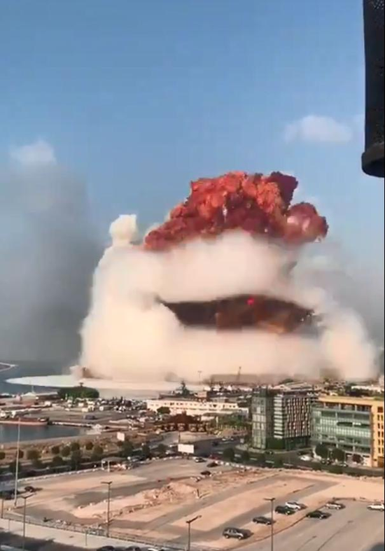 爆炸的港口爆炸的港口，繁忙的海上物流中心