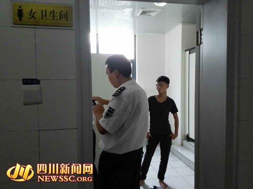 警方回應(yīng)綿竹一男子公廁偷拍被抓警方回應(yīng)綿竹一男子公廁偷拍被抓事件