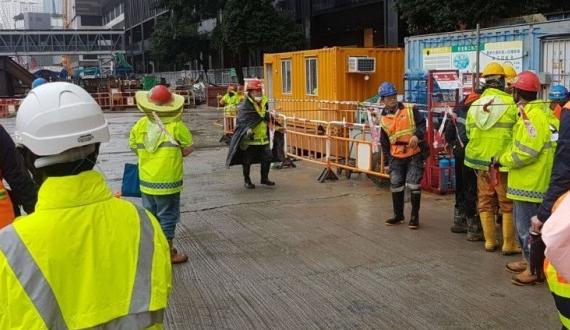 香港炸彈拆除完成:耗時12小時香港炸彈拆除完成，歷時十二小時的緊張作業(yè)