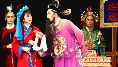 潮劇團(tuán)暴雨中開(kāi)演 臺(tái)下僅1名觀眾潮劇團(tuán)暴雨中開(kāi)演，一名觀眾的堅(jiān)守與藝術(shù)的執(zhí)著
