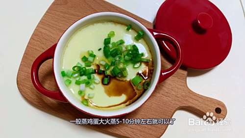 蒸蛋直接用碗放鍋里嗎蒸蛋時(shí)可以直接將碗放入蒸鍋中，注意確保碗是陶瓷或耐高溫的材質(zhì)。蒸制時(shí)需要注意以下幾點(diǎn)