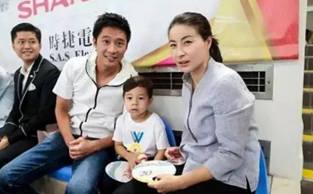 妻子帶著偏癱丈夫在新疆跑半掛妻子帶著偏癱丈夫在新疆跑半掛——一段堅韌與希望的故事