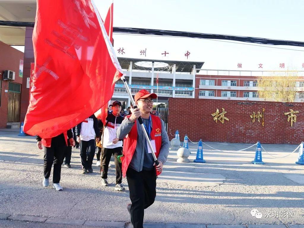 教師不愿當(dāng)班主任 原因不能僅老師扛教師不愿當(dāng)班主任的原因是多方面的，不能僅由老師來承擔(dān)。以下是一些可能的原因