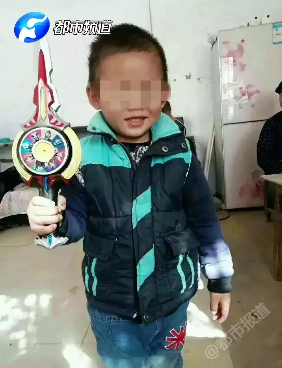 家門口失蹤男孩關(guān)于家門口失蹤男孩的事件，最近有很多類似的新聞報(bào)道，這些事件都涉及到孩子在家門口或附近地區(qū)神秘失蹤。這些事件非常令人擔(dān)憂，因?yàn)槭й櫟暮⒆幽挲g較小，可能會面臨危險。