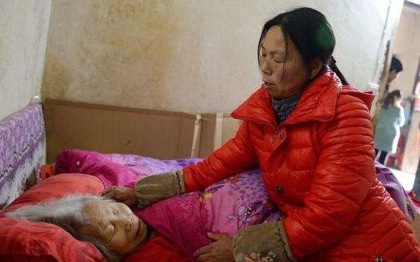 帶著癱瘓老婆旅游的視頻帶著癱瘓老婆一起旅行，一段真摯的情感之旅
