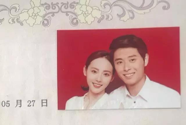 男生玩諧音梗用iPhone17求婚男生使用iPhone17作為諧音梗來求婚是一種富有創(chuàng)意和趣味的方式。在這個情境下，iPhone17可以被視為一種寓意深長的諧音梗，用來表達特殊的含義和情感。