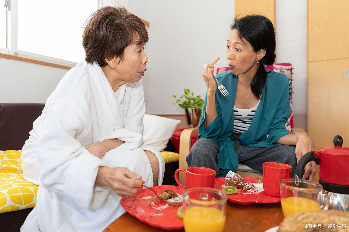 丈夫帶癱瘓妻子打工13年這是一個感人至深的故事。丈夫陪伴癱瘓妻子打工長達13年的事跡展現(xiàn)了真摯的愛和堅定的責任。這種不離不棄的精神值得我們學習和尊重。