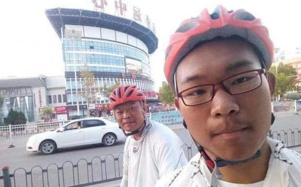 60后大一新生說會(huì)請(qǐng)妻子開家長(zhǎng)會(huì)時(shí)代變遷下的新篇章，一位60后大一新生的獨(dú)特家長(zhǎng)會(huì)邀請(qǐng)