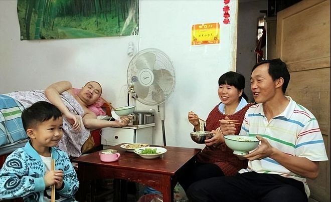 妻子帶著癱瘓前夫改嫁是什么電視劇妻子帶著癱瘓前夫改嫁的感人劇情，一部揭示人性光輝的電視劇