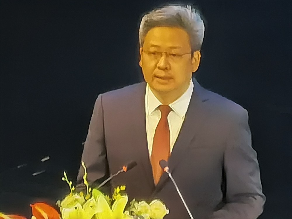 南通市委書記市長(zhǎng)現(xiàn)場(chǎng)為蘇超球員加油南通市委書記市長(zhǎng)親臨現(xiàn)場(chǎng)，為蘇超球員加油——城市熱情與體育精神的完美融合