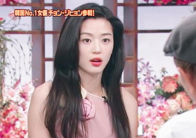 全智賢接受采訪全智賢是一位著名的韓國演員，關(guān)于她的采訪內(nèi)容可能涉及多個(gè)方面，包括她的演藝事業(yè)、個(gè)人生活、角色塑造等等。由于采訪內(nèi)容會(huì)隨著時(shí)間和場(chǎng)合的不同而有所變化，我無法提供全智賢最新的采訪內(nèi)容。