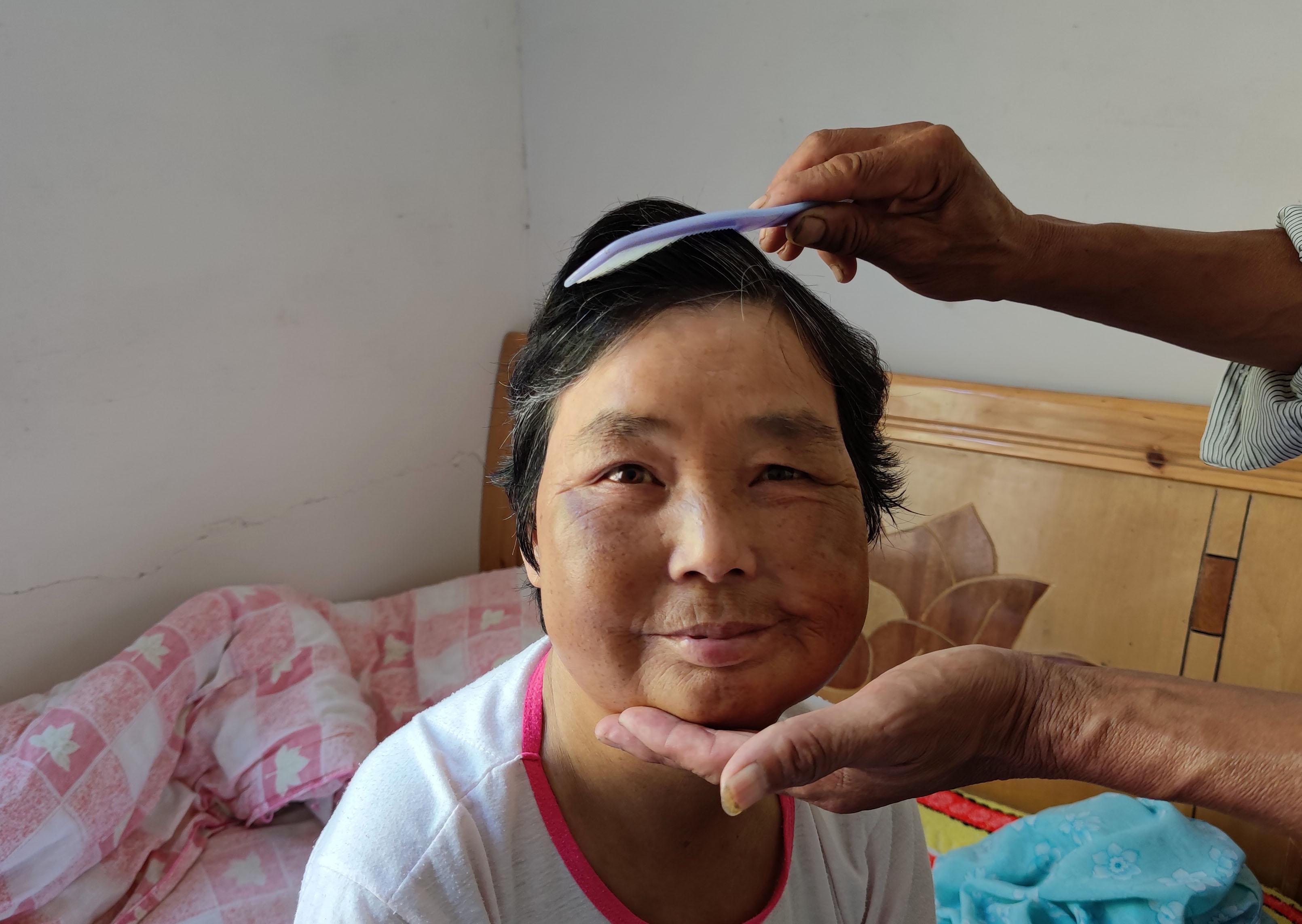 丈夫癱瘓妻子帶男人回家丈夫癱瘓后，妻子的選擇與背后的故事