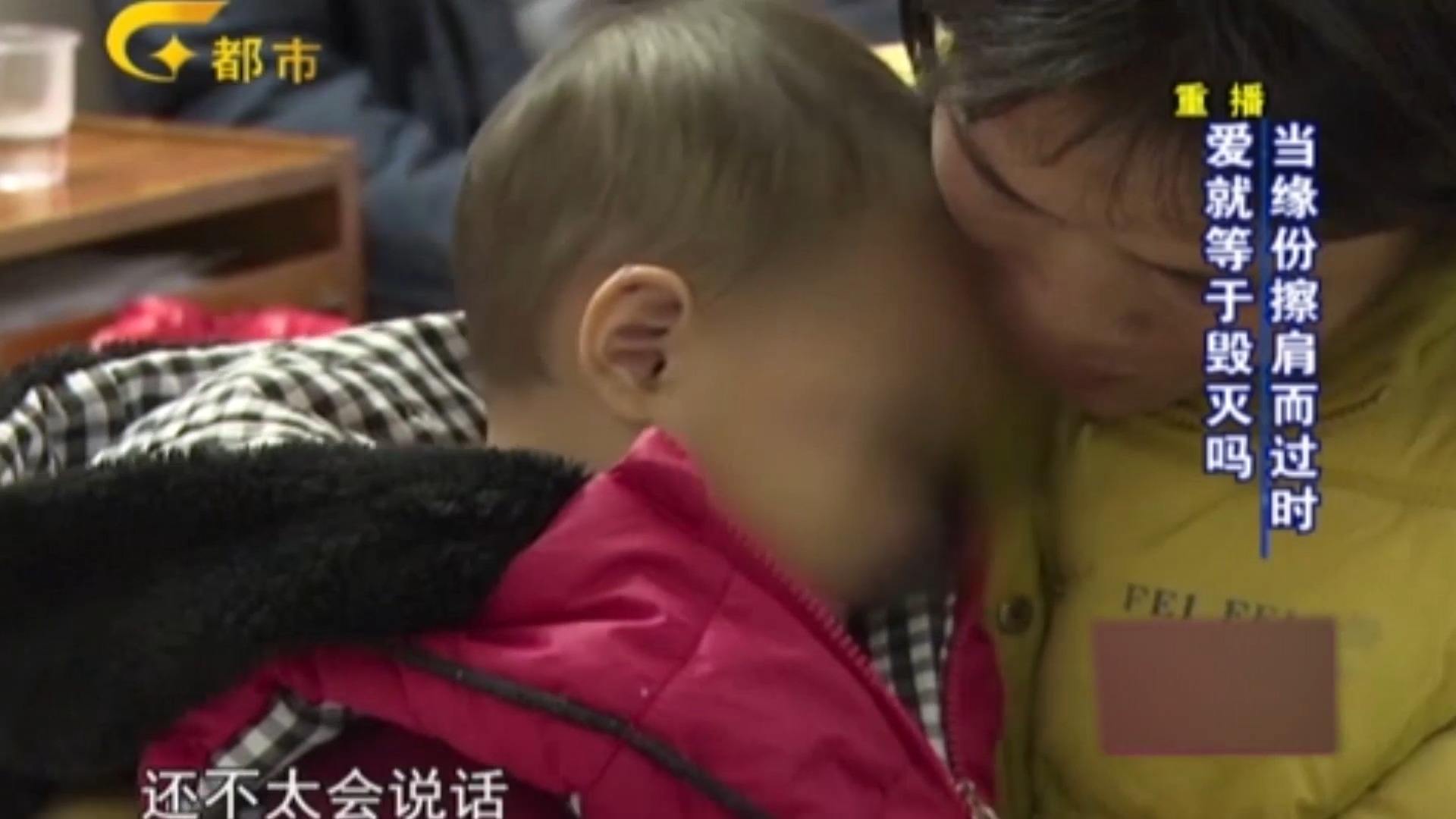 父親回家發(fā)現(xiàn)女兒父親回家發(fā)現(xiàn)女兒的情況可以有多種情境和背景，以下是幾種可能的情境和描述