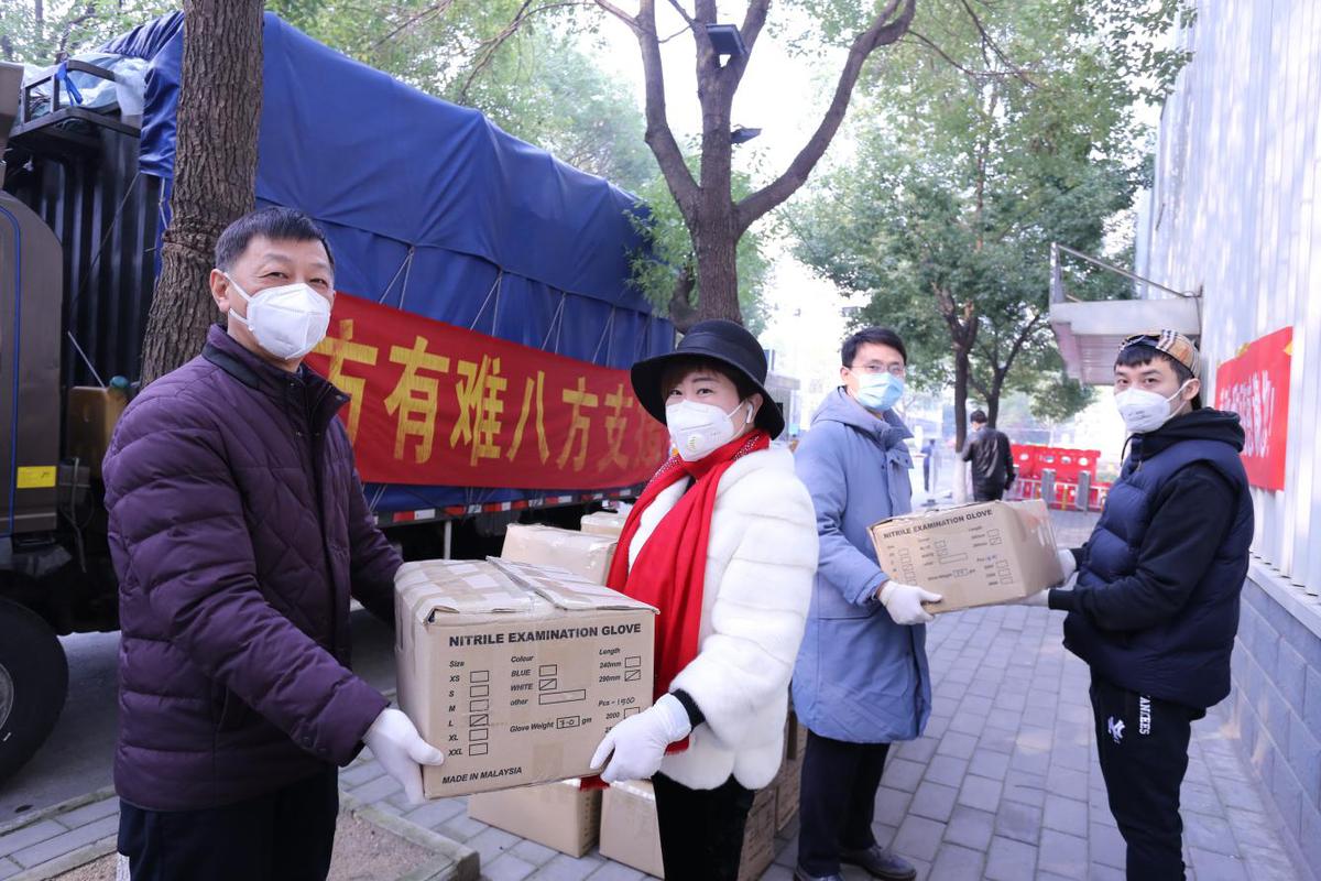 武漢老板給抗疫武漢老板在抗疫期間發(fā)揮了重要作用。他們不僅提供了物資支持，還積極參與抗疫工作，展現(xiàn)了企業(yè)家精神和社會責(zé)任感。