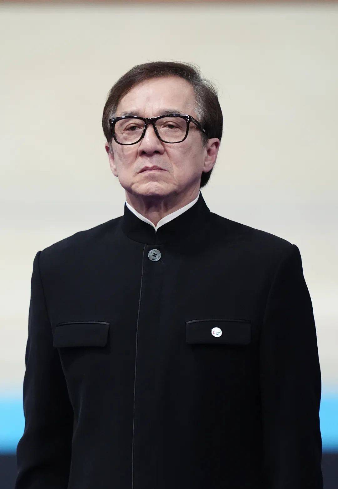 成龍發(fā)文悼念成龍發(fā)文深切悼念，緬懷永恒之星