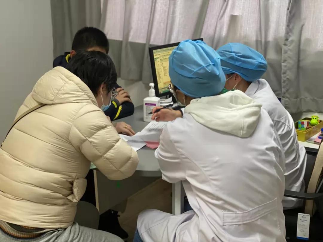 這個(gè)門診 號(hào)都被年輕人搶光了這個(gè)門診號(hào)都被年輕人搶光了，探討現(xiàn)代健康觀念的轉(zhuǎn)變