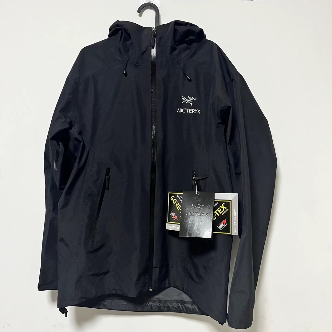戶外第一品牌始祖鳥始祖鳥是戶外品牌中的佼佼者之一，被認(rèn)為是戶外第一品牌。以下是關(guān)于始祖鳥的一些介紹