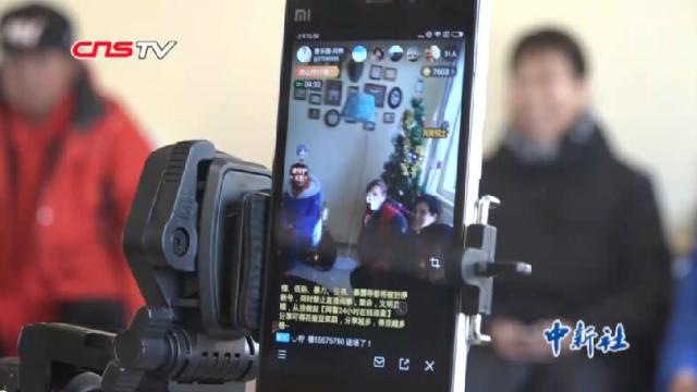 老年直播都在哪個平臺老年直播主要在抖音、快手、B站等各大主流直播平臺。這些平臺都有大量的老年觀眾群體，并且提供了豐富的直播內(nèi)容，如健康養(yǎng)生、書法繪畫、戲曲歌舞等，滿足了老年人的興趣和需求。此外，一些專門針對老年人的直播軟件，如老年之聲直播等，也為老年人提供了直播互動的平臺。