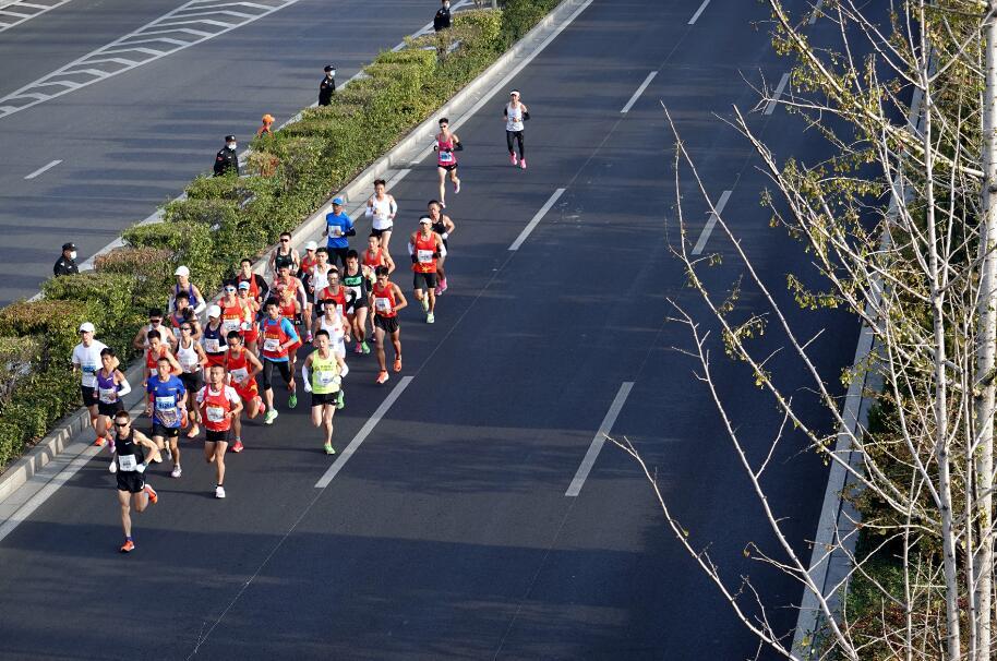 太原馬拉松部分路段遍地垃圾太原馬拉松，一場狂歡后的滿地狼藉