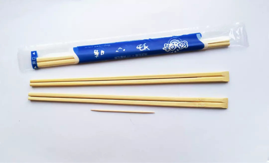 拒絕一次性碗筷拒絕一次性碗筷是一個積極的環(huán)保行為。一次性碗筷雖然方便，但它們的生產(chǎn)和處理對環(huán)境造成了很大的負擔。以下是拒絕一次性碗筷的一些理由